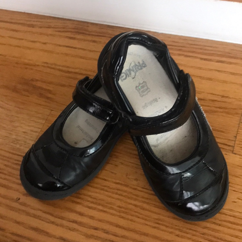 Primigi black patent flats
